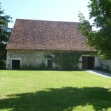 Appentis au fond du jardin de la maison forte