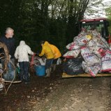 1 ; UN MENAGE BIEN NECESSAIRE ...